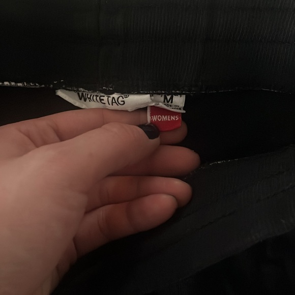 Shorts - Picture 4 of 5